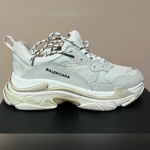 Sneakers Balanciaga size 10.5 price $200